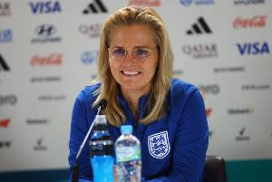 8球大胜！英女足主帅：比赛比预计轻松，中国女足留下的空当过大