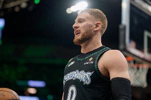 很稳定！迪文岑佐能攻能传 14中7&三分9中4拿到18分5板4助