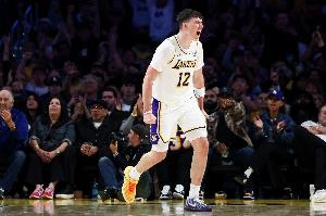 外线得找找手感！拉拉维亚14中4&三分7中2拿到10分5板2助1帽