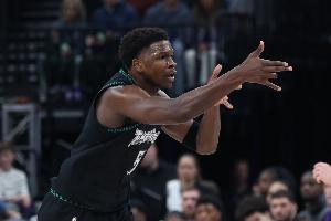 关键三分定胜局！爱德华兹24中12砍39分5助 下半场24分