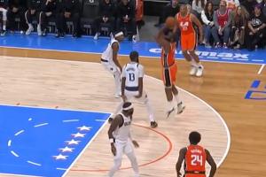 名场面再现！哈登跳投 马绍尔背手不敢犯规！