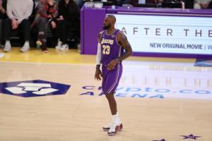 夸梅：所有人都以为詹姆斯难以接受第二/第三角色 现在看不是问题