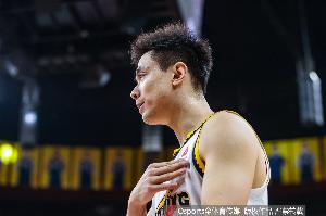 赵继伟谈伤情：有些拉伤好在不是断裂 球队让我恢复好再打