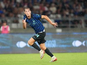 维耶里：埃斯波西托已经展现了实力，能进球这对前锋来说非常重要