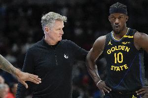 科尔：巴特勒重摔后我问他哪疼&他回答哪都疼 我60岁了也是全身疼