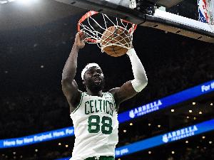 顶级黑又硬！科塔半场7中6豪取13分11篮板2盖帽 狂揽5个前场板