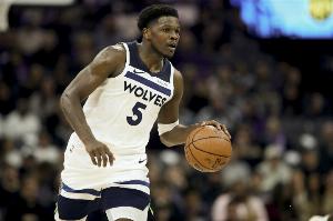 开局很猛！爱德华兹半场9中7&三分3中2拿到16分4助&首节轰14分