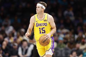 自信放光芒！里夫斯15中9砍下33分5板8助 罚球12中11