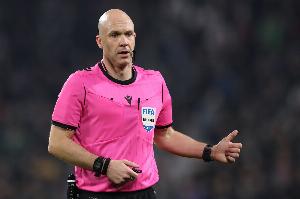 能否破纪录？英超此前单场出牌最多为14张，同样是泰勒执法