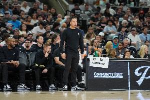 解说：马刺4连客后能量见底输球能理解 末节试死亡五小纯纯死亡了