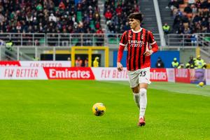 19岁后卫巴特萨基：米兰目标意甲冠军 希望能一直为米兰效力