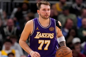 东契奇连续6场砍30+ 湖人队史第六人&比肩詹姆斯/科比/奥尼尔等