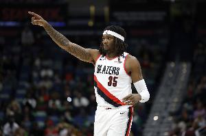 填满数据栏！罗威出战19分钟 4投3中拿到7+9+1+1+1