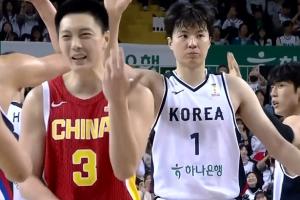 胡明轩被造三分犯规&向裁判抱怨：是他打我的手！