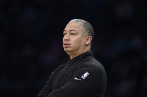 倒二！美记：原以为快船本赛季轻松50胜 结果开季表现太出乎意料