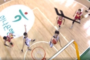 防守形同虚设！李政玹突破摆脱防守空篮上进