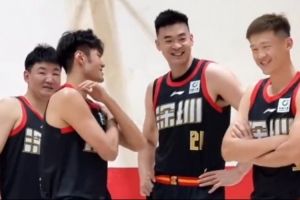 深圳男篮官拍日！全员喜剧人上线