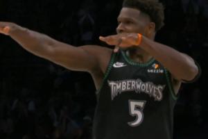 踢蛋之恨！华子蹩脚运球掉落 捡起迎着小白瞎扔三分杀死比赛