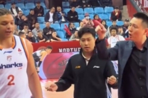上海队记：教练球员争执很常见 现在出现问题也比季后赛出问题好